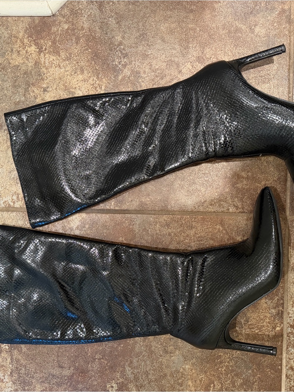 Black Snake-Texture Knee-High Stiletto Boots